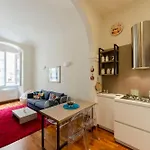 Daire Joivy Bright 2br Flat With Parking In Centre Rapallo