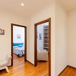 Joivy Bright 2br Flat With Parking In Centre Daire Rapallo