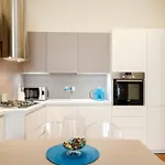 Daire Joivy Bright 2br Flat With Parking In Centre