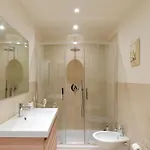 Joivy Bright 2br Flat With Parking In Centre Daire Rapallo