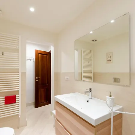 شقة Joivy Bright 2br Flat With Parking In Centre راباللو