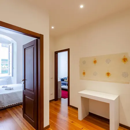 Joivy Bright 2br Flat With Parking In Centre