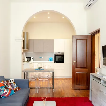 Joivy Bright 2br Flat With Parking In Centre شقة *