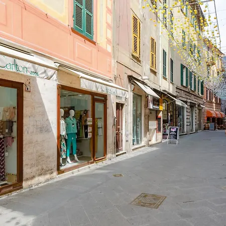 Joivy Bright 2br Flat With Parking In Centre