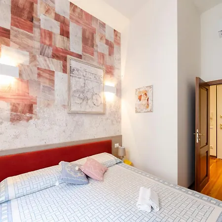 Joivy Bright 2br Flat With Parking In Centre דירה *