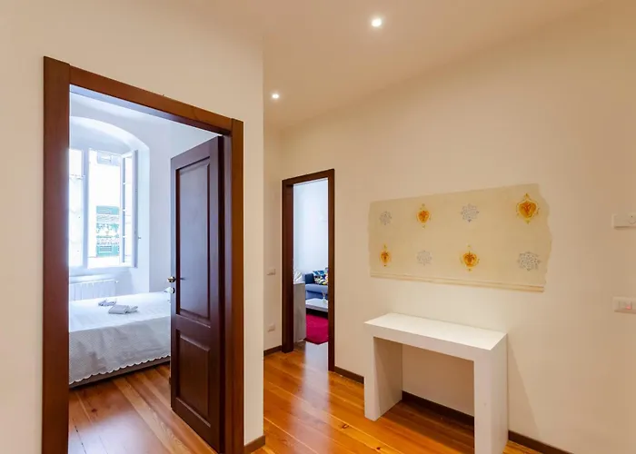 Joivy Bright 2br Flat With Parking In Centre