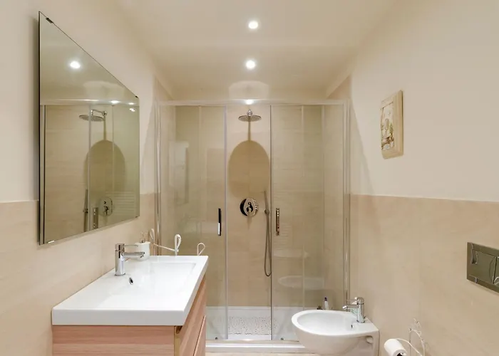 Joivy Bright 2br Flat With Parking In Centre Апартаменти Рапалло